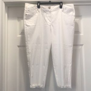Cropped white pants